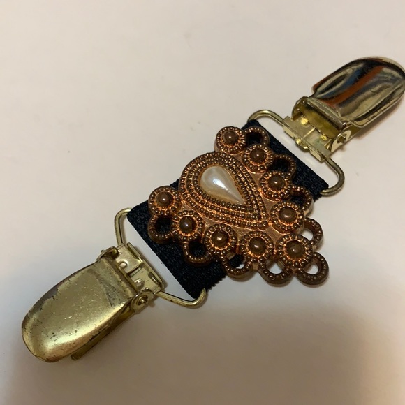 Vintage CLIP FOR SWEATER OR DRESS BACKSIDE SIZE ADJUSTER - Picture 4 of 8